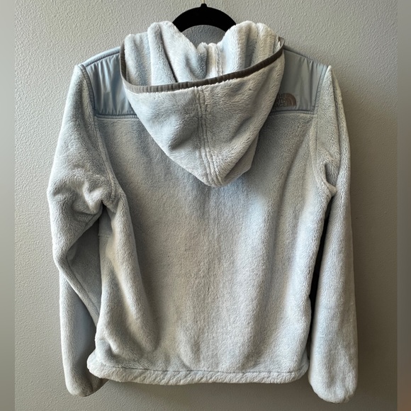 Super soft, light blue North Face jacket w/ hood - Picture 3 of 3
